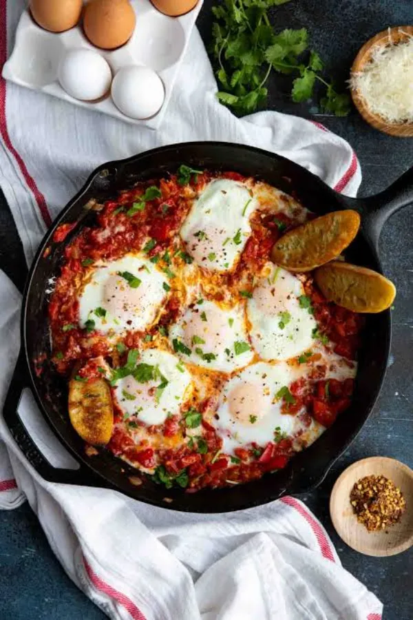 Perfect Shakshuka at Home: Simple Steps for a Rich Sauce and Soft Poached Eggs