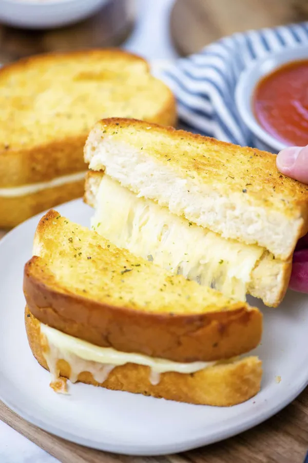 Garlic Bread Grilled Cheese Recipe With Crispy Buttered Bread and Melted Cheese