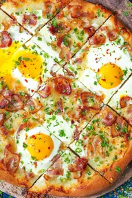 How To Make Bacon Breakfast Pizza At Home